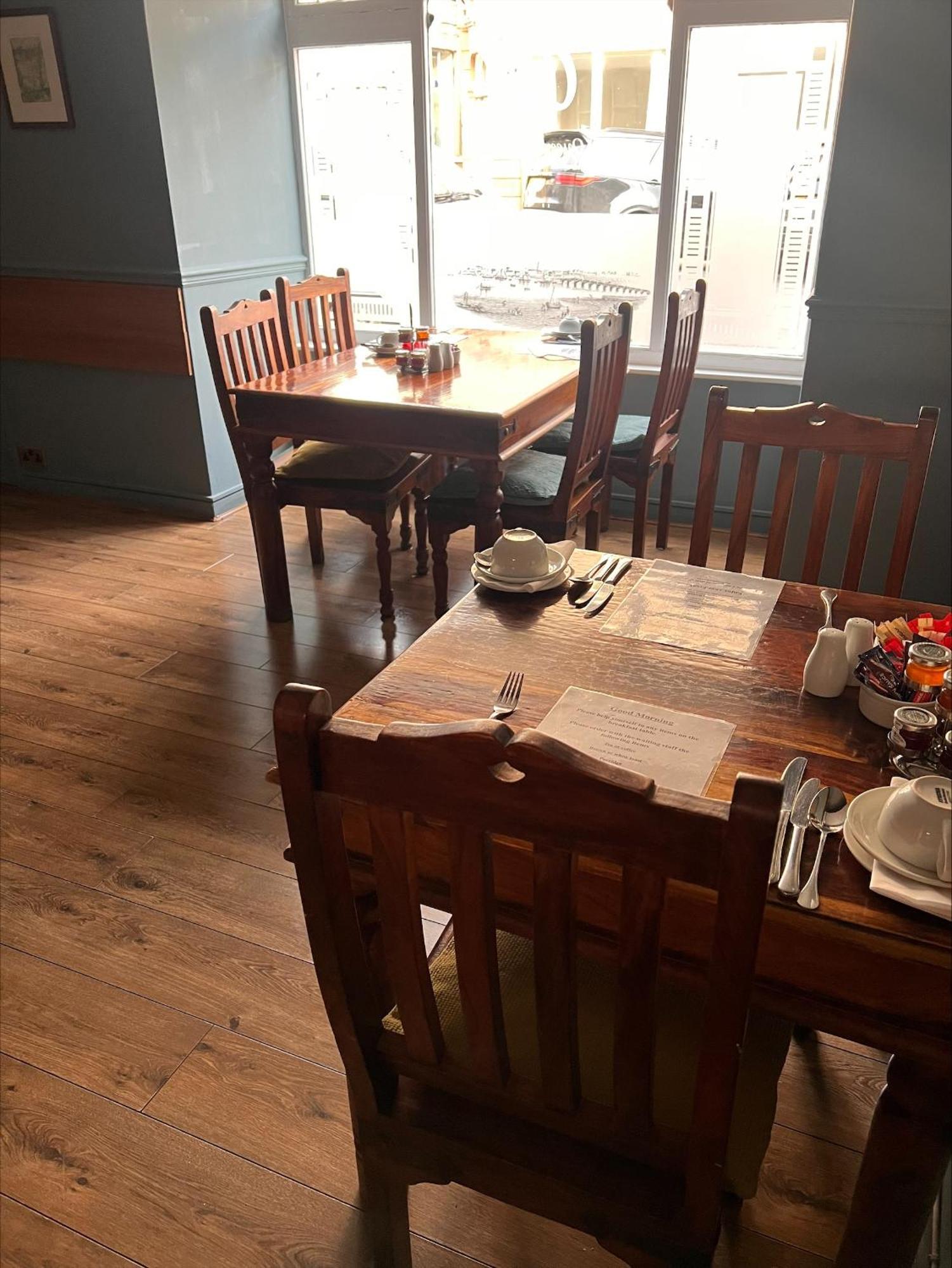 Queens Head 3*